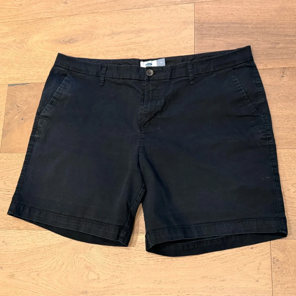 GUC size 16 Old Navy Classic Black Women’s Shorts - Picture 1 of 3